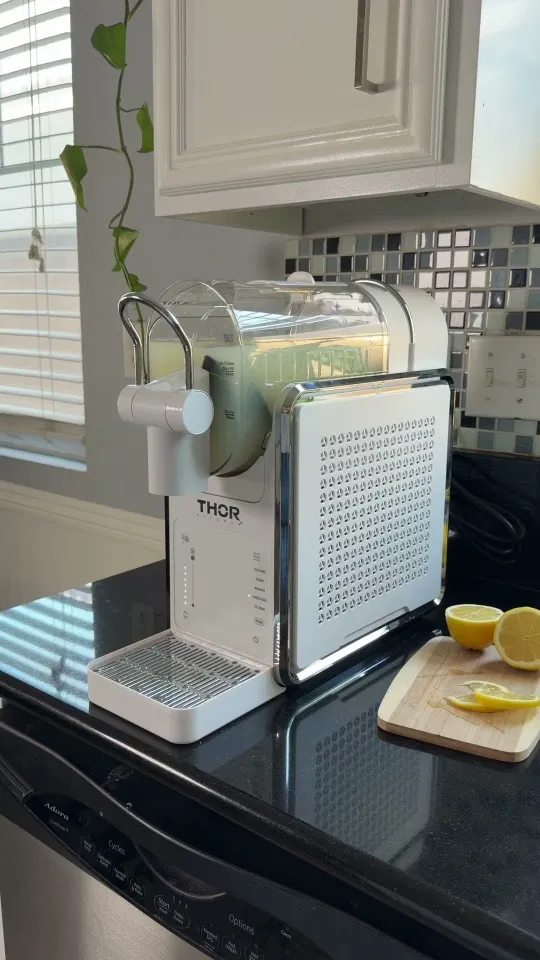 Creator making a summer slushie in a THOR Kitchen